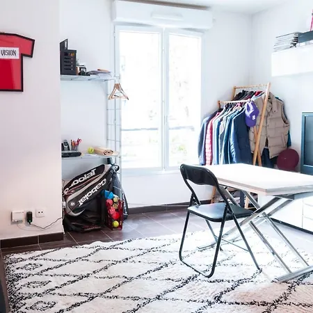Nice Studio Near Paris موروج